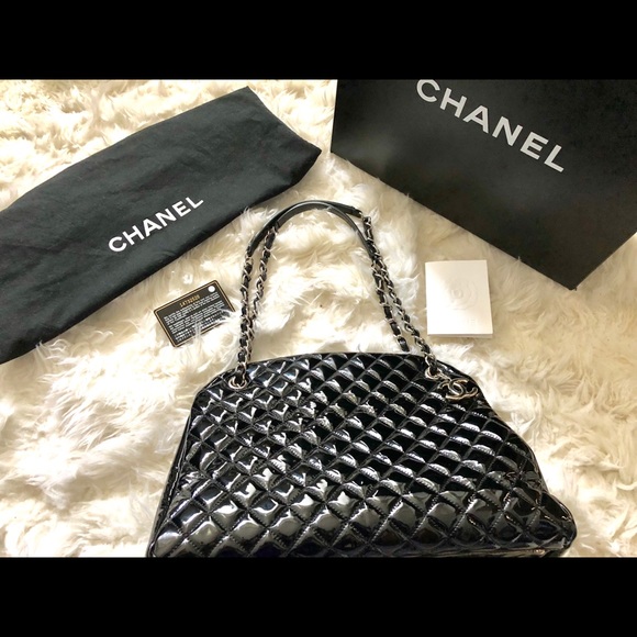 CHANEL Handbags - 🎉HOST PICK🎉FIRM EUC CHANEL Patent Calfskin Bag